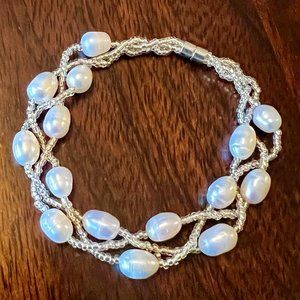 White pearl beaded bracelet